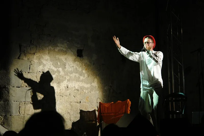 Quando l'App sa che Sei Triste Prima di Te: Il Lato Emotivo degli Algoritmi Musicali